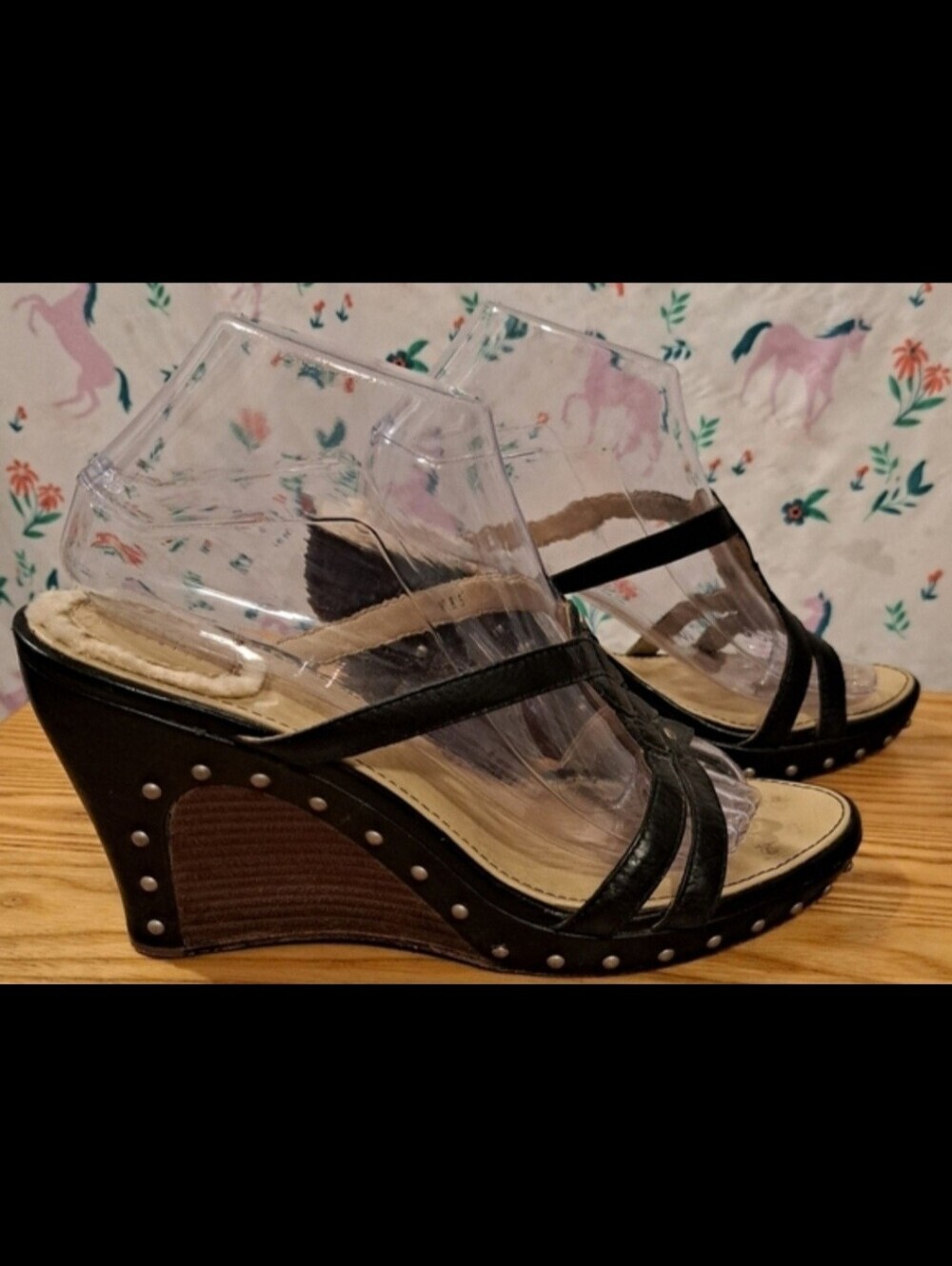EUC Ugg Lourdes Black Leather Boho Neutral Casual Comfy Wedge Sandal Shoe SZ 8.5